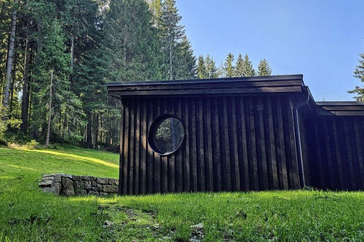 Pohled na horský dům.