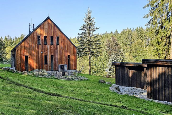 Pohled na horský dům.