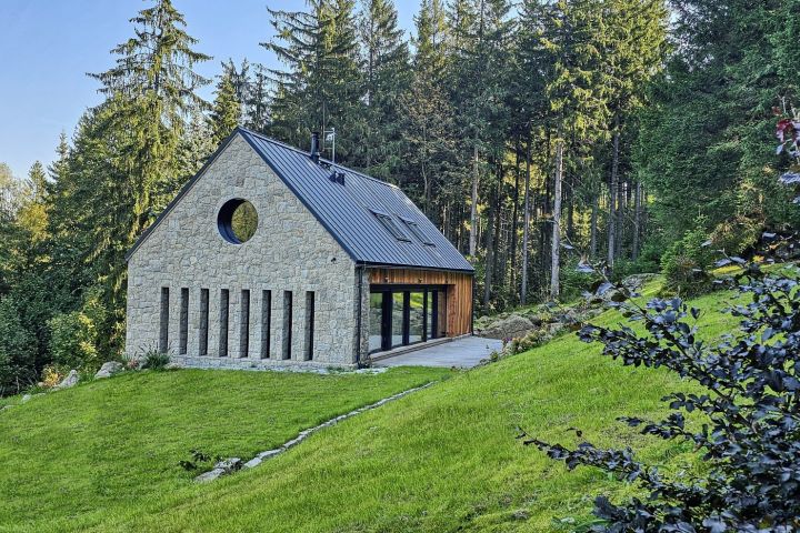 Pohled na horský dům.