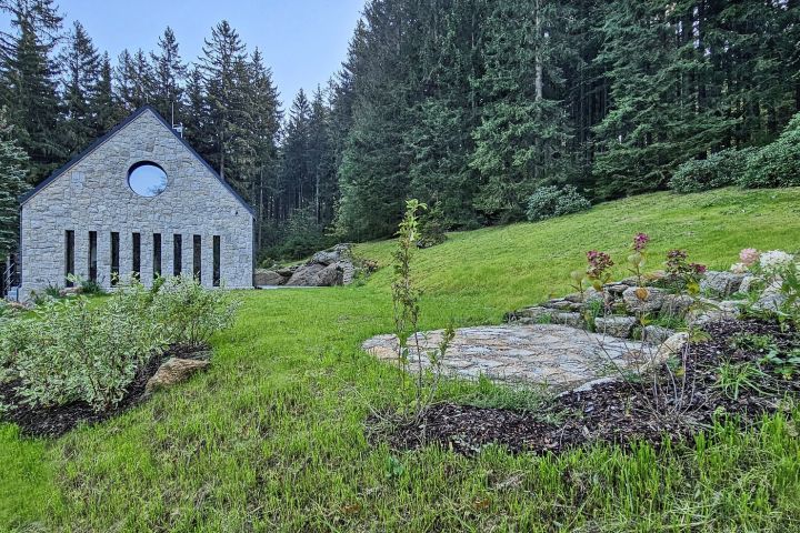 Pohled na horský dům.