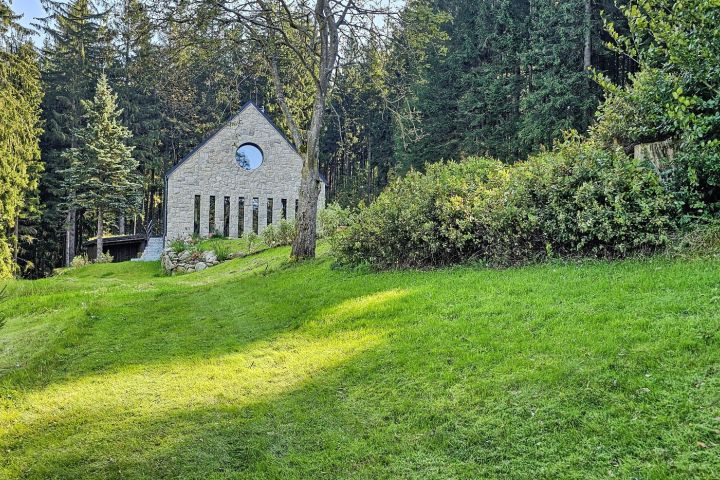 Pohled na horský dům.