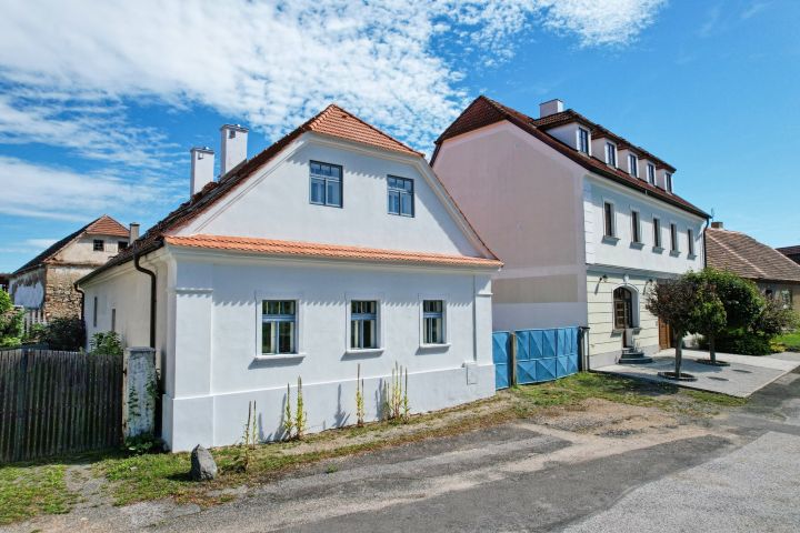 Pohled na venkovskou usedlost