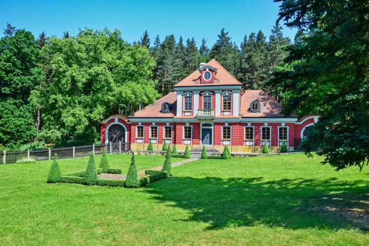 Pohled na barokní hájovnu